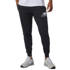 New Balance Essentials Stacked Logo Sweatpant Herren Jogginghose Schwarz