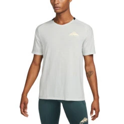 Nike Dri-FIT Trail Solar Chase Tee Herren Funktionsshirt Grau