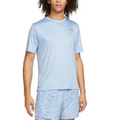 Nike Dri-FIT UV Run Division Miler Tee Herren Laufshirt Hellblau Silber
