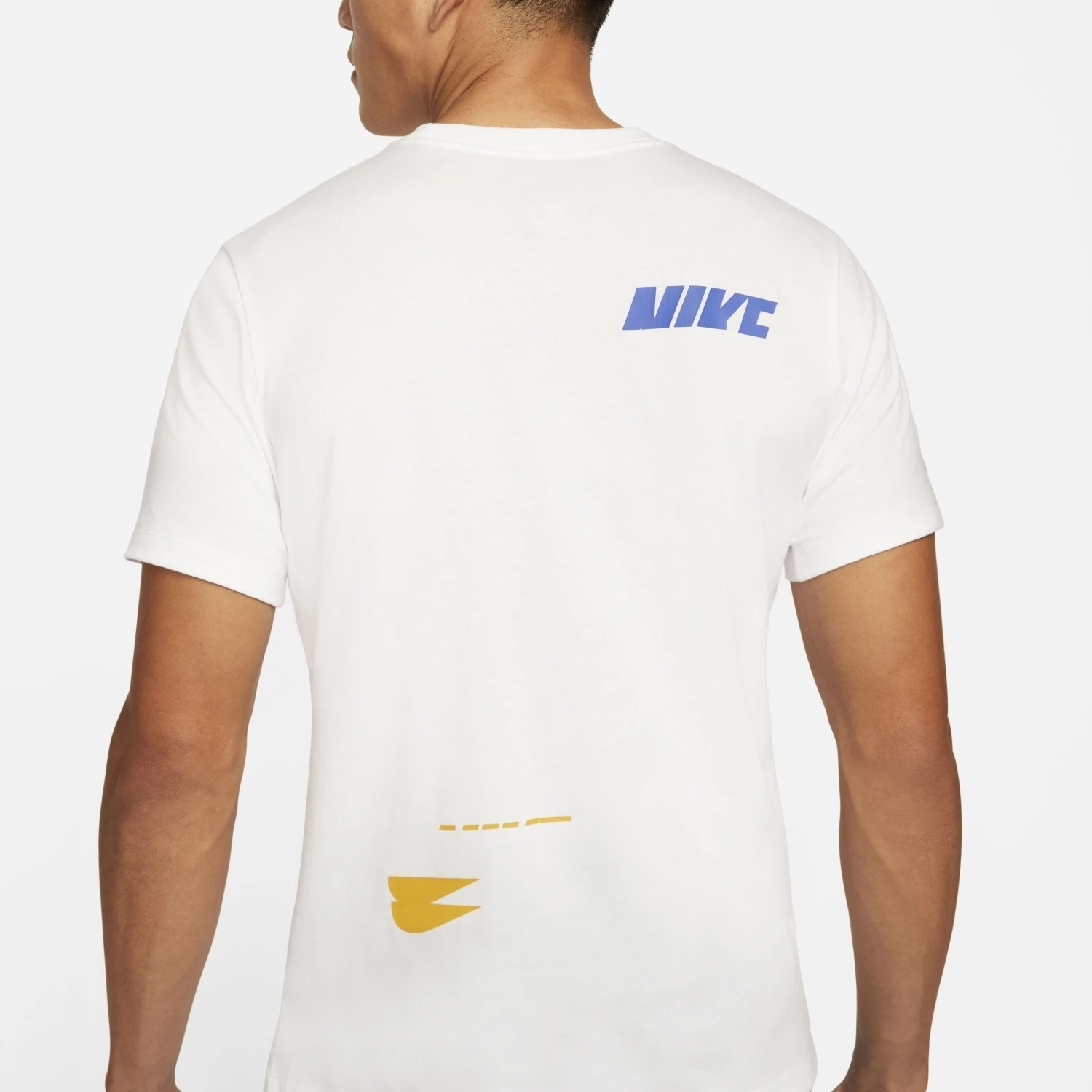 Nike Sportswear Essentials+ Tee Herren Freizeitshirt Weiß Dunkelrot – Bild 5